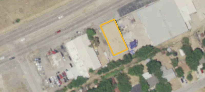 Warehouse in Commercial District (C)