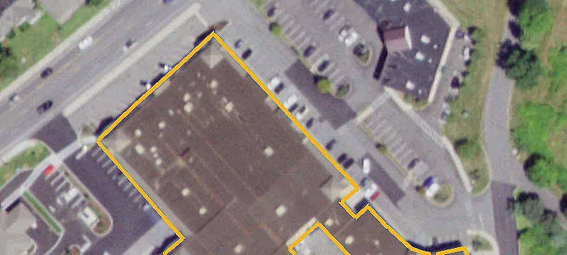 Shopping Center with High Visibility