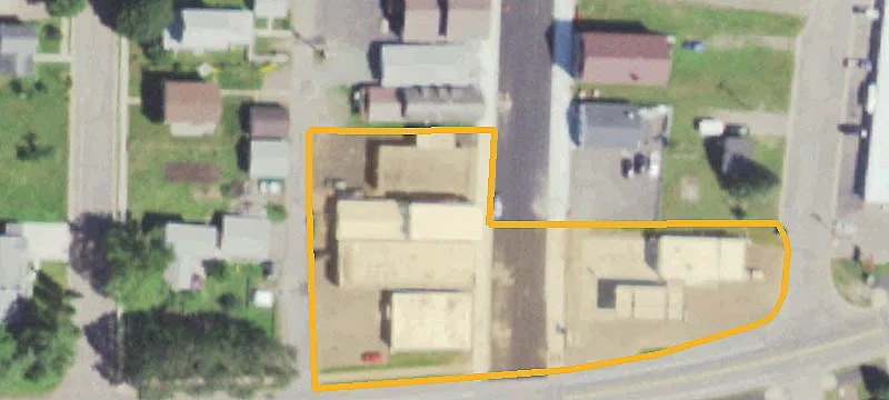 Live-Work Space with Two-Bedroom Apartment