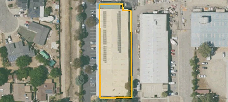 Warehouse with 3 Loading Bays