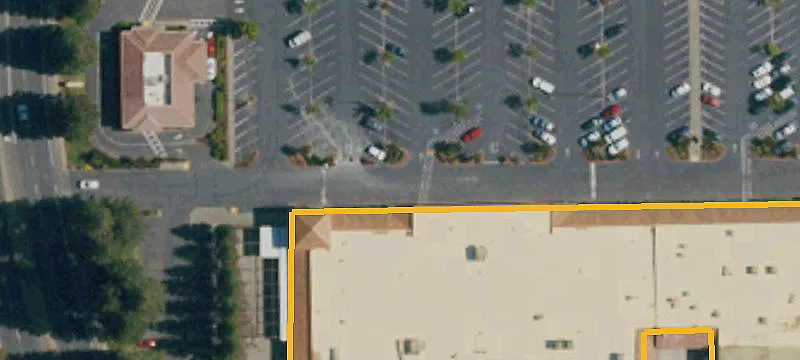 Shopping Center with Major Anchors