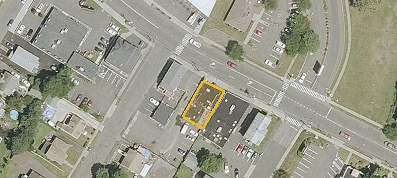 Restaurant-Bar with Ample Parking
