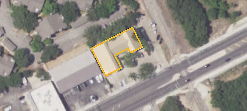 Office-Retail Building with High Visibility