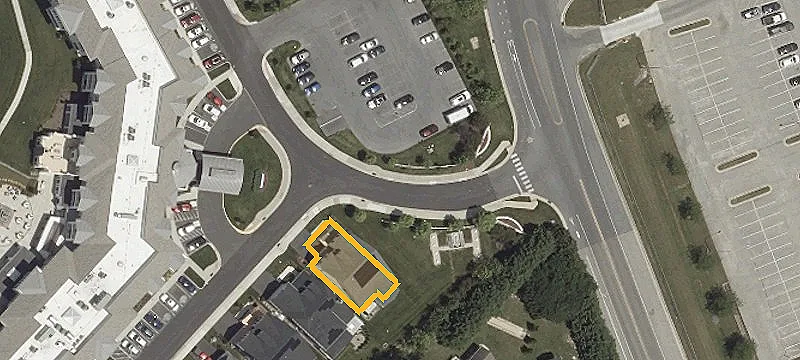 Showroom Property with Corner Parking Lot