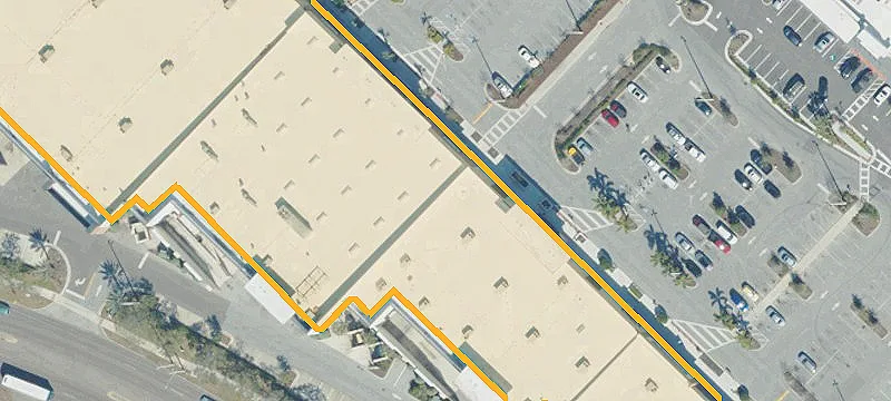 Mall-Connected Shopping Center Space