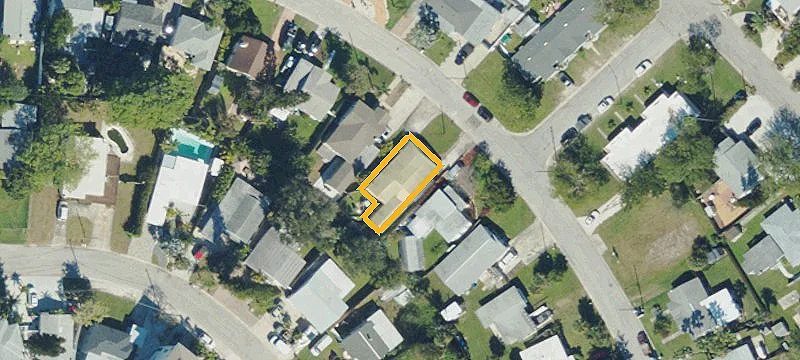 Renovated Duplex With Detached Rear Building