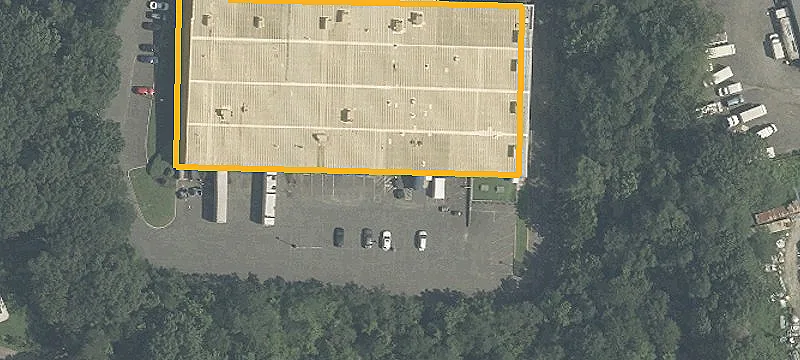 Distribution Center with Tailgate Loading