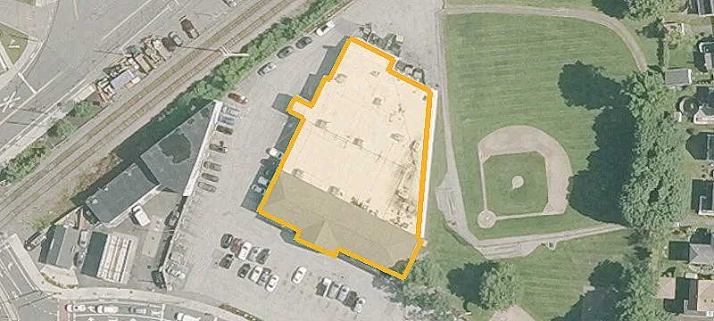 Inline Retail Space in Retail Strip Center