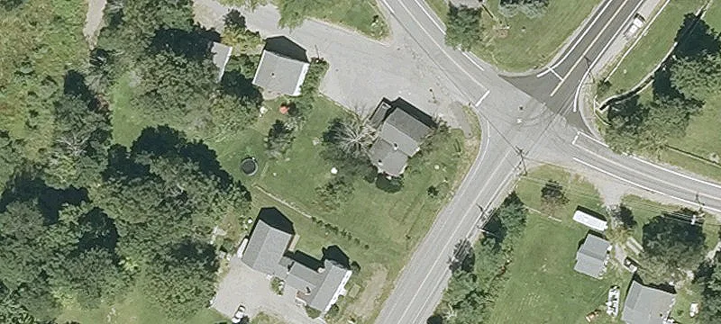 Duplex with Country Store and Apartments