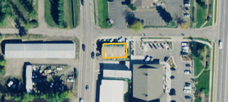 Corner Flex Space with Overhead Door