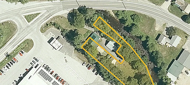 Triplex with Riverfront and Garages