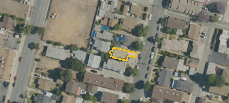 Triplex with Uninhabitable Rear Unit