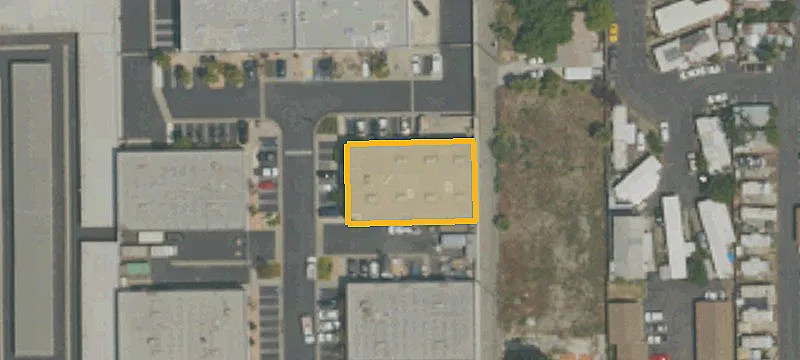 Freestanding Flex Space with Private Yard