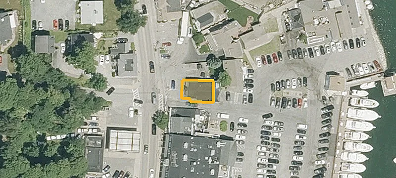 Office Units in Multi-Tenant Property