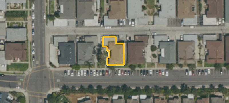 Single-Level Four-Unit Apartment Building