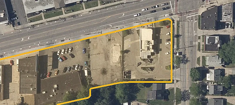 Commercial Land Near Signalized Intersection
