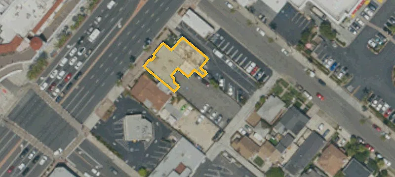 Adaptable Storefront Space
