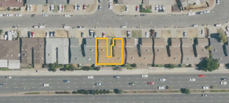 Single-Level Triplex with Garages