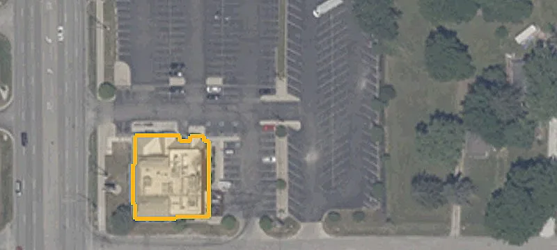 Retail Endcap With Drive-Through
