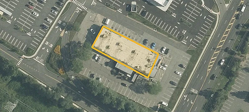 Former Dunkin Restaurant Space