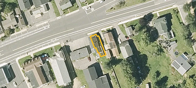 Open-Plan Storefront