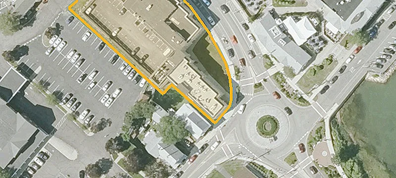 Six-Suite Waterfront Retail Space