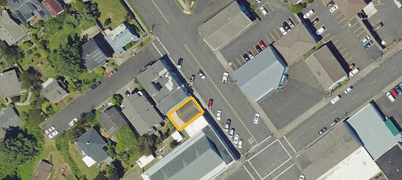 Mixed-Use Property with Secondary Building