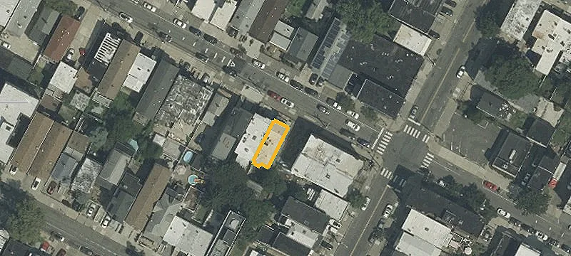 Vacant Duplex With Garage Parking