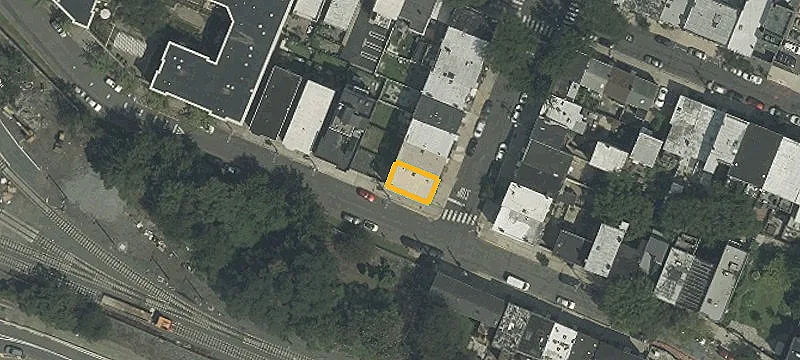 Corner Triplex With Separate Utilities