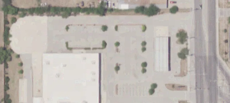 NNN Retail Property with Vacant Store