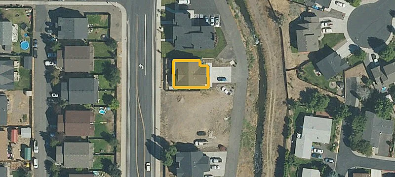 Spacious Duplex with Private Garages