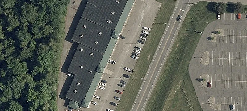 Single-Level Shopping Center Space