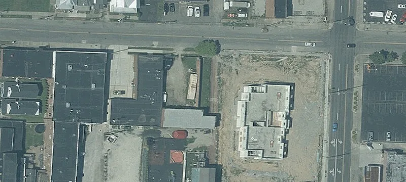 Office Building With Private Parking