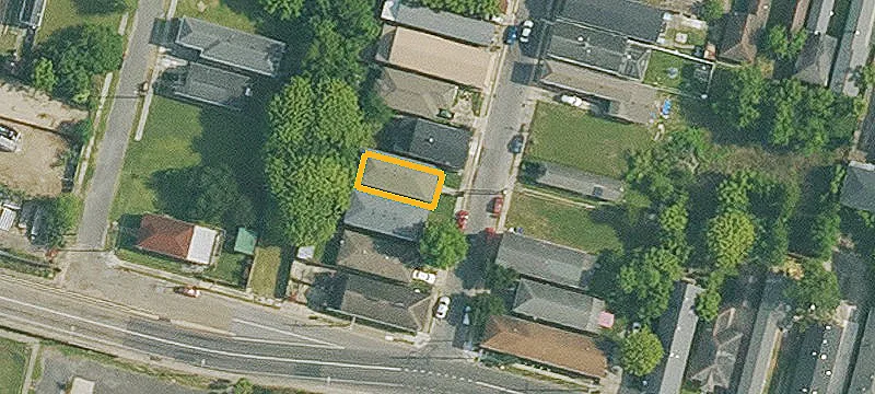 Duplex with Five Bedrooms Per Unit