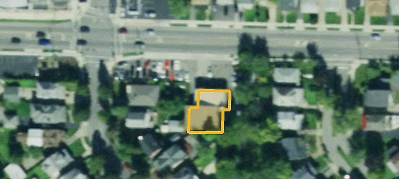Auto Shop with 4 Garage Doors