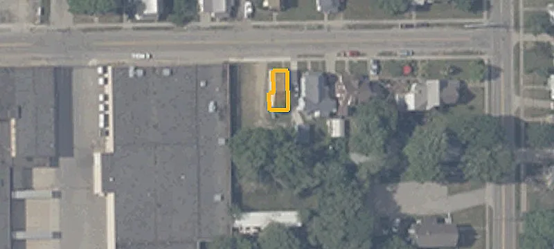 Duplex With Side Lot
