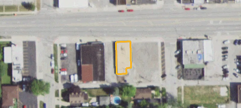 Mixed-Use Building With Corner Lot
