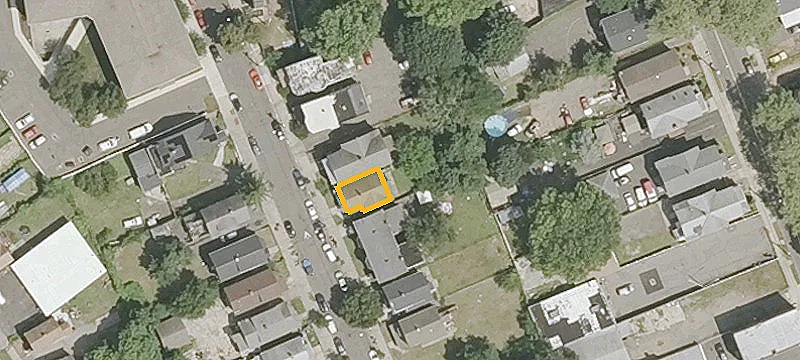 Renovated Duplex with Shared Laundry