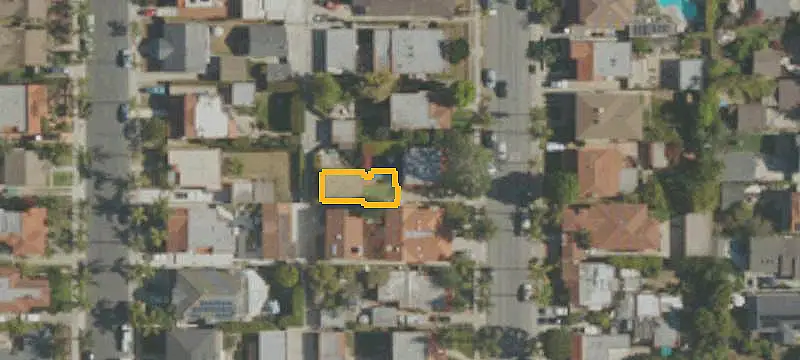 Detached Duplex With Garage Apartment