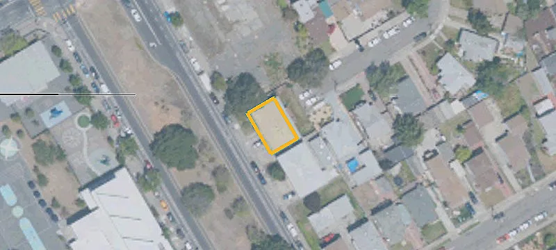 3-Unit Triplex with Parking