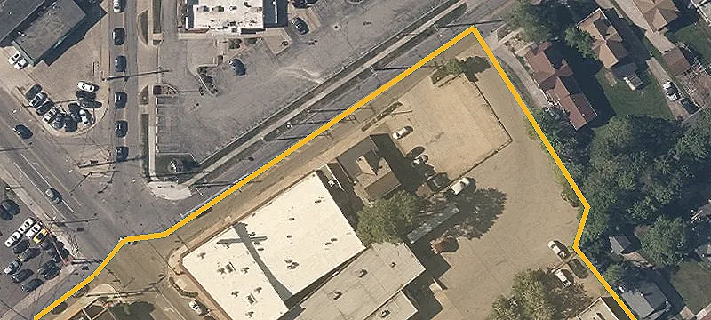 Mixed-Use Building with Apartment