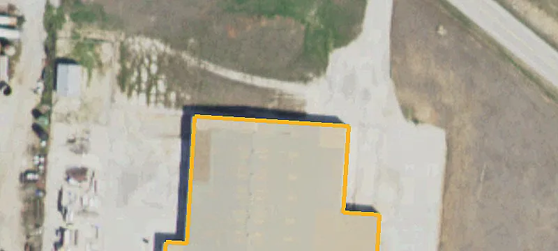Fenced Flex Facility With Yard