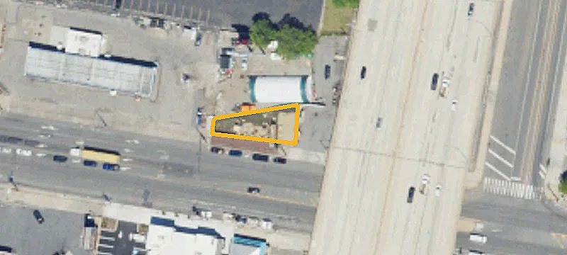Equipped Restaurant with Parking