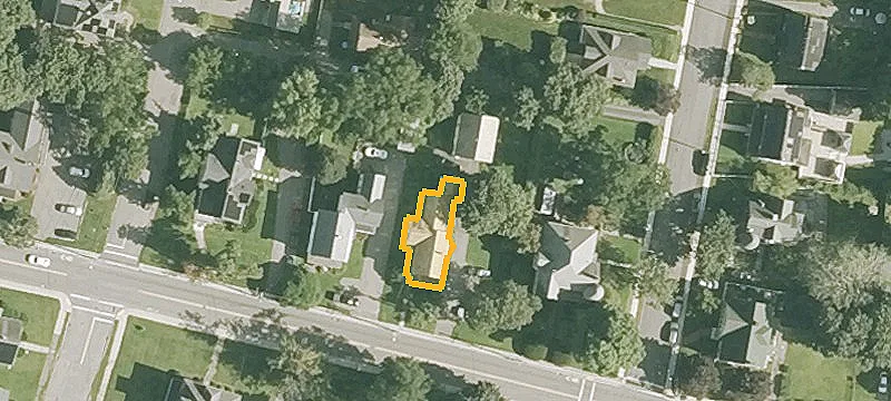 Victorian Triplex with Detached Garage