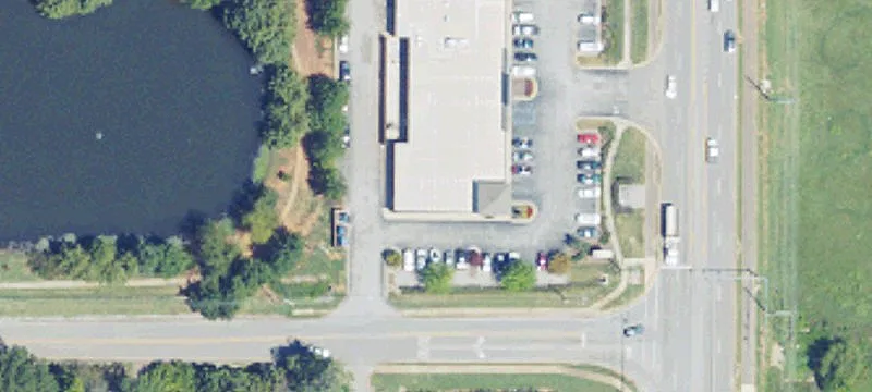Strip Mall Space with High Ceilings