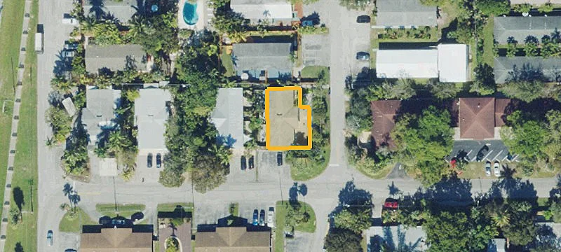 Independent Triplex with Pool Access