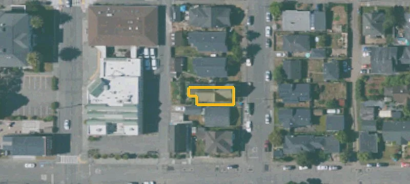 Victorian Duplex with Fenced Yard