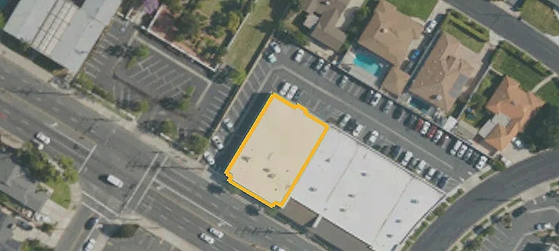 Mixed-Use Building with Avenue Frontage