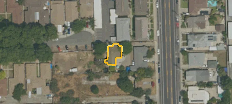 Detached Triplex with Garage Parking