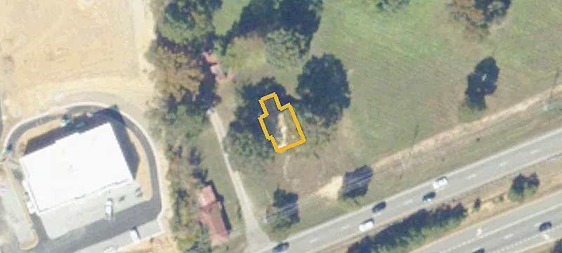 Signalized-Intersection Commercial Land